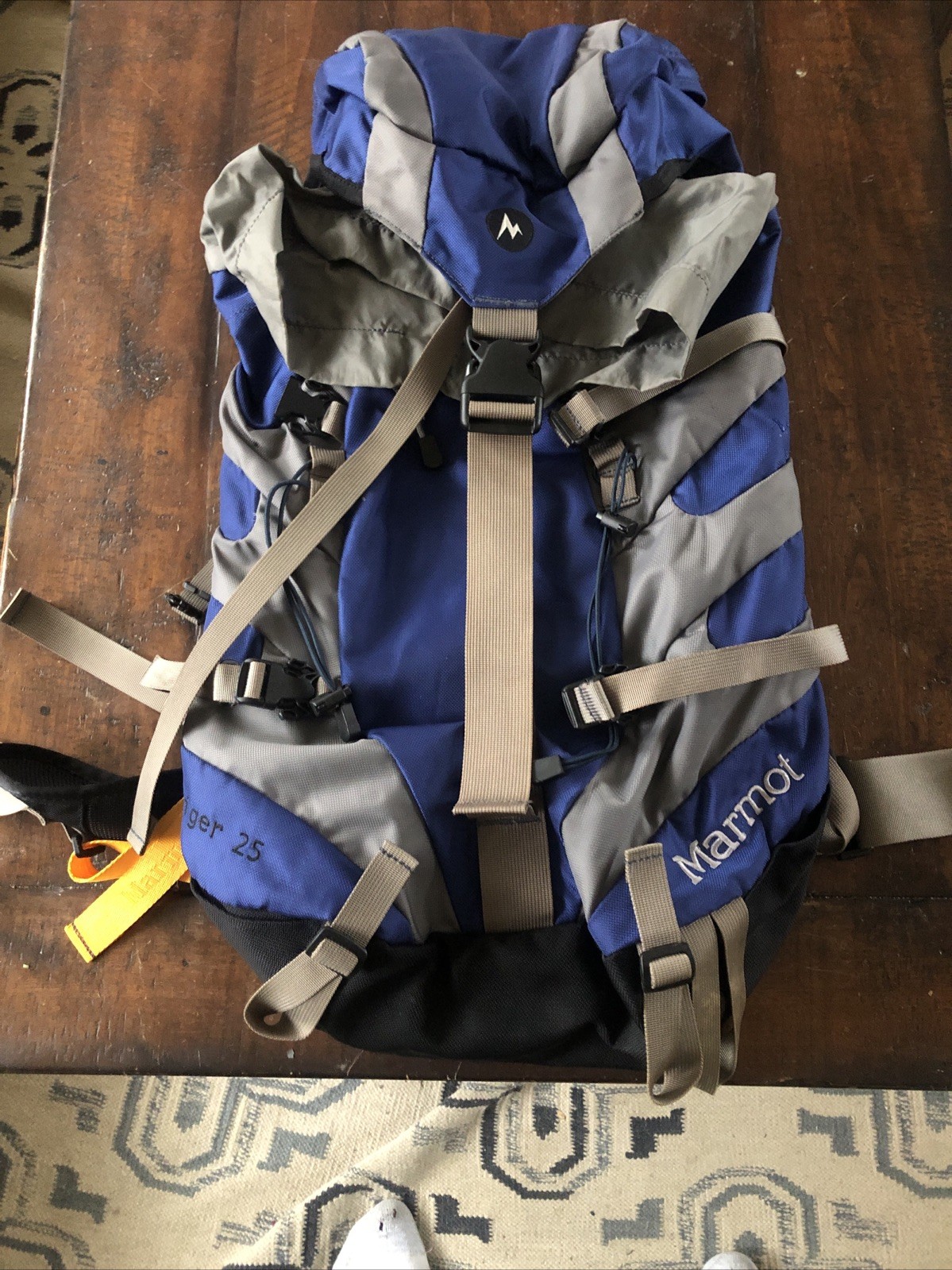 Nice Adult Size Marmot Eiger 25 Blue Mountain Climbing Back Pack