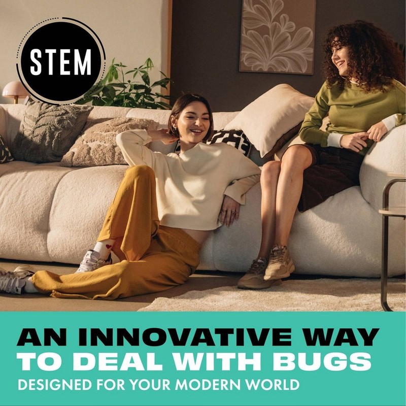 STEM Flying Insects Light Trap Starter Kit - 1 Device + 1 Refill gallery