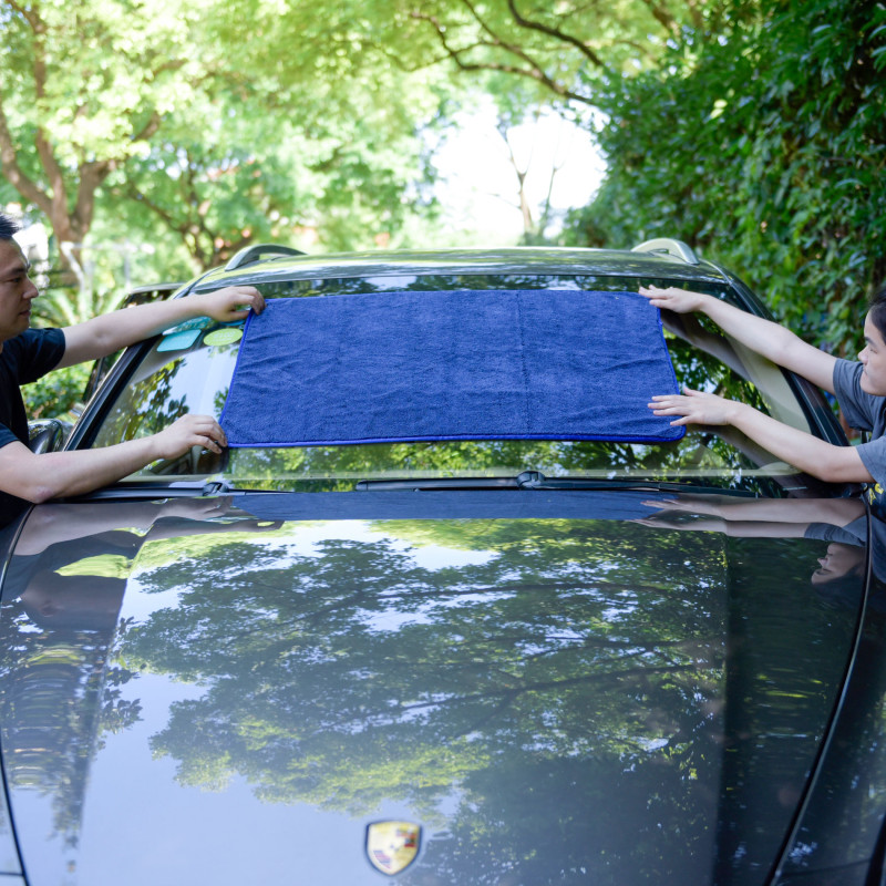 Carcarez Large Water Absorbing Car wash Microfiber Drying Towel Hemming 25 x 36" gallery
