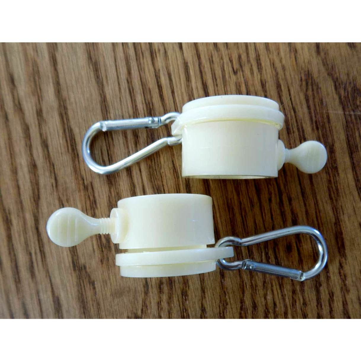 Flag Pole Rings -Plastic Ring with Metal Carabiners ( 1 Package of 2) gallery