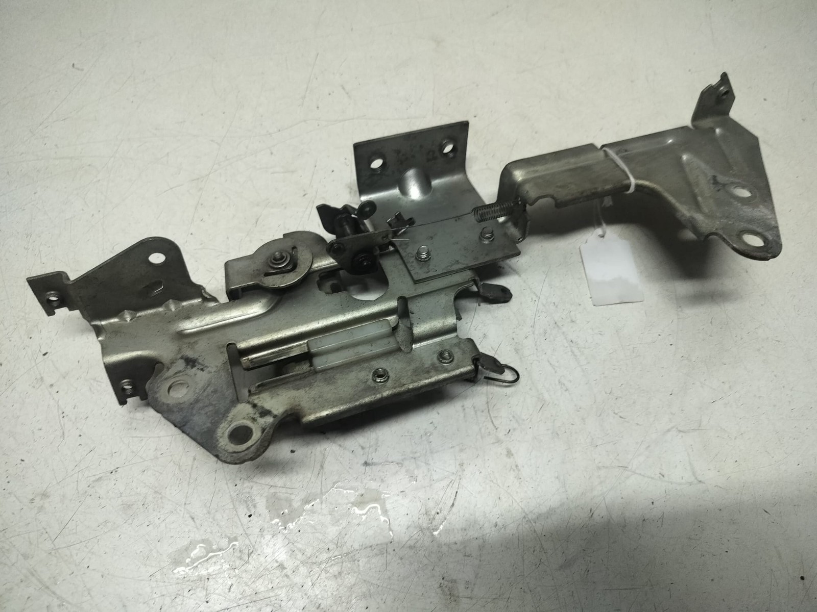 841528 BRIGGS AND STRATTON ENGINE CONTROL BRACKET gallery