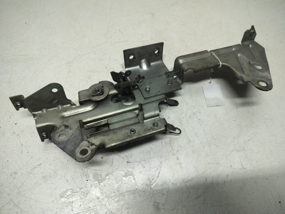841528 BRIGGS AND STRATTON ENGINE CONTROL BRACKET