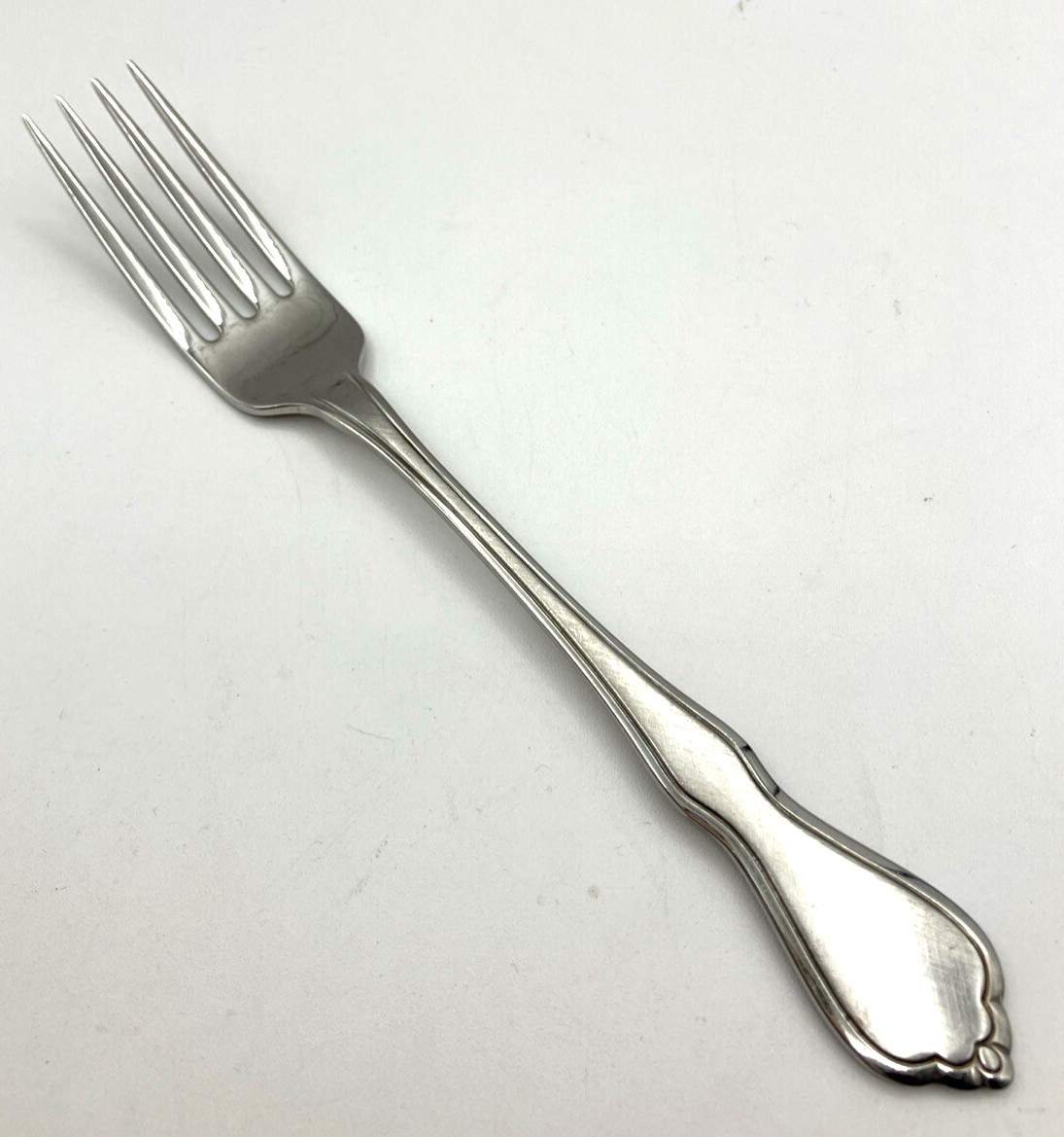 (1) Oneida Satinique 18/8 Stainless Steel Dinner Fork 7 1/4” flatware Silverware gallery