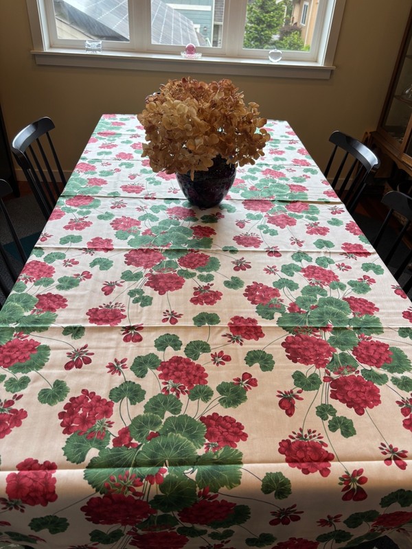 Williams Sonoma Tablecloth Geranium Red 68 X 90 100% Cotton Made in Italy gallery