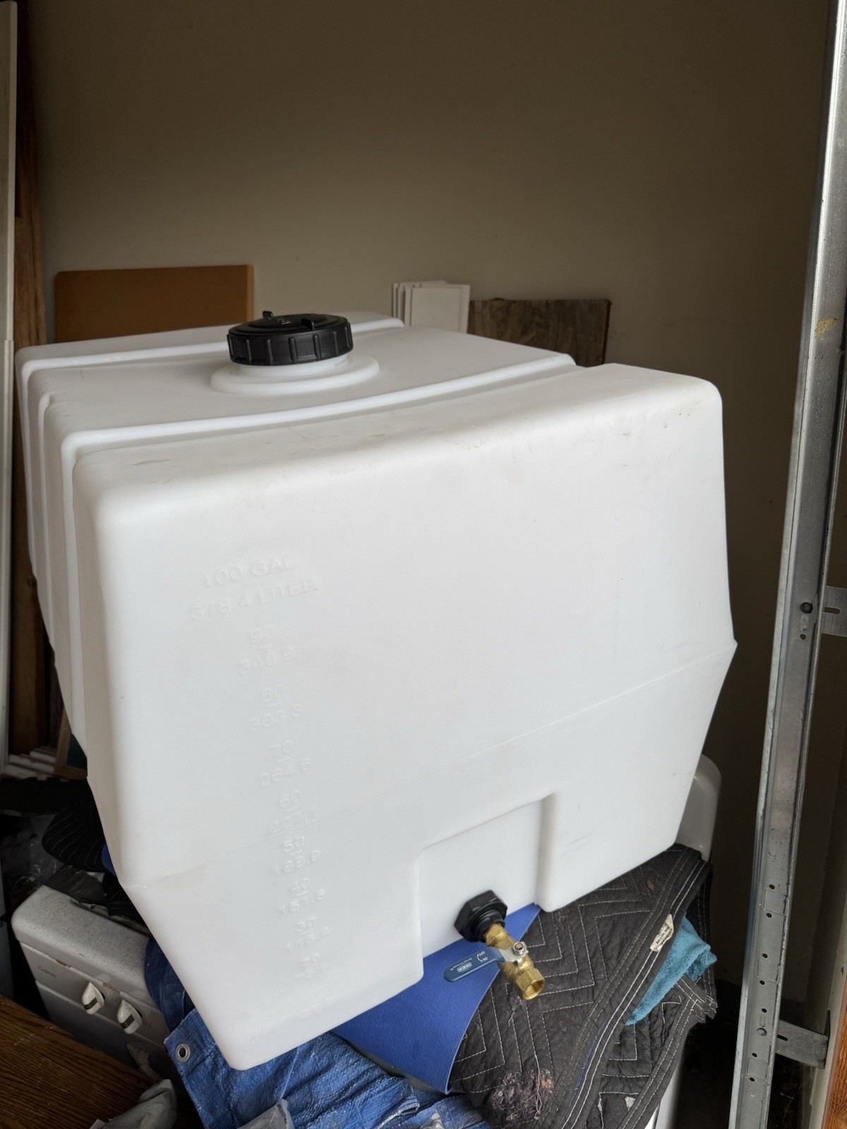 RomoTech 100 gal Rectangular White Plastic UV-Resistant Water Tank w/ Lid gallery