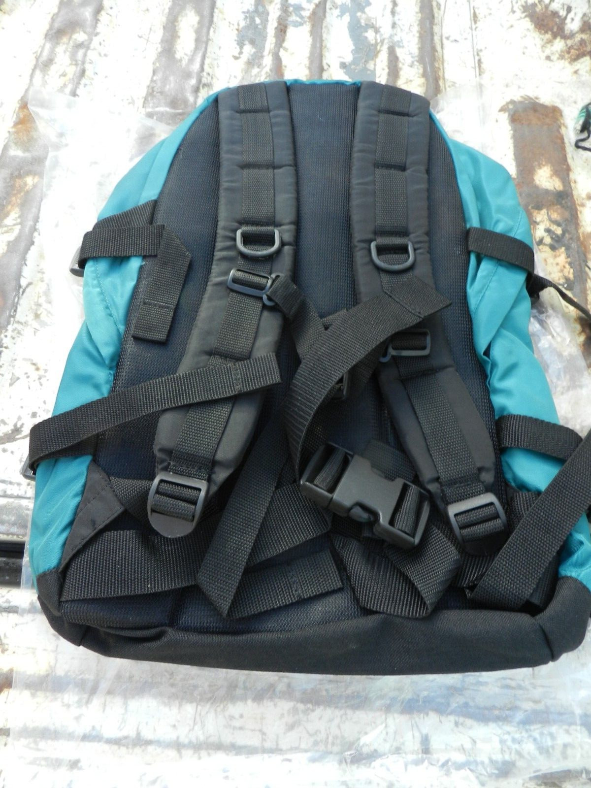 Coleman expandable Daypack Teal & Black 4