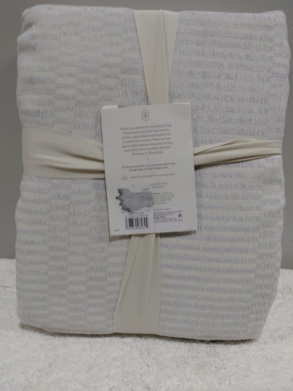 Threshold Full/Queen Chenille Jacquard Blanket Geo Gray gallery