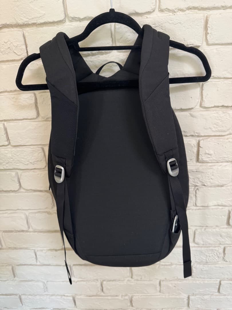 Osprey Daypack Black Lightweight Backpack with Multiple Pockets Used 2
