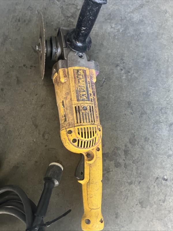 Dewalt 7" / 9" angle grinder D284 gallery
