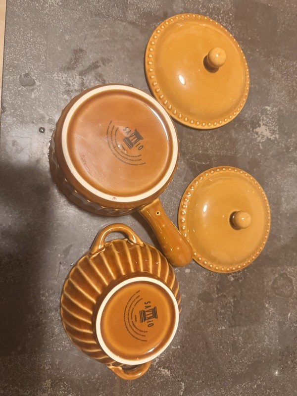 Savinio Bakeware.. Caramel Color, Excellent Condition gallery