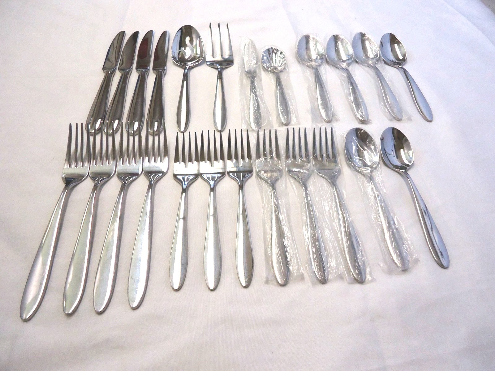 ONEIDA MOONCREST STAINLESS FLATWARE 24-PIECES CHINA gallery