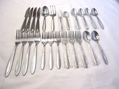ONEIDA MOONCREST STAINLESS FLATWARE 24-PIECES CHINA