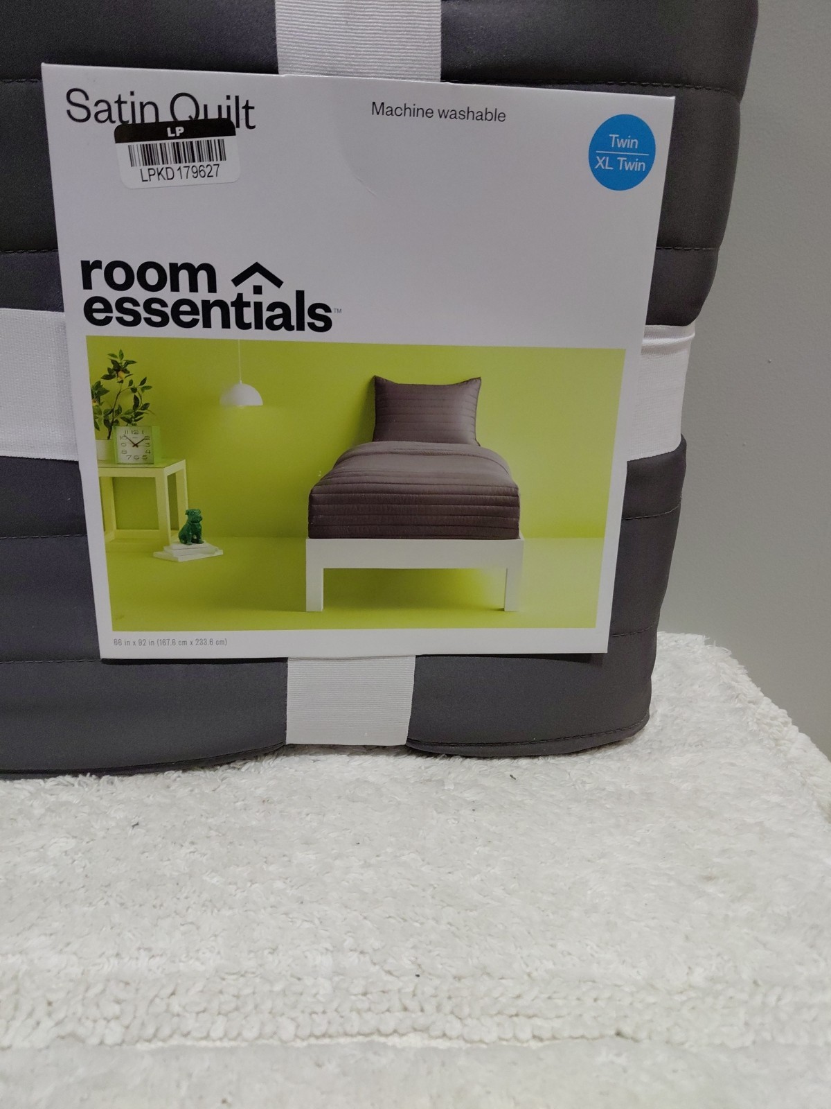 Room Essentials Twin/Twin XL Size Satin Quilt Gray 66 x 92in gallery