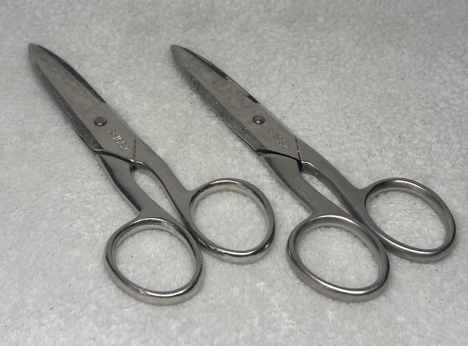 2 VINTAGE Wiss R-1682 Scissors, 5" Rare Find Antique gallery