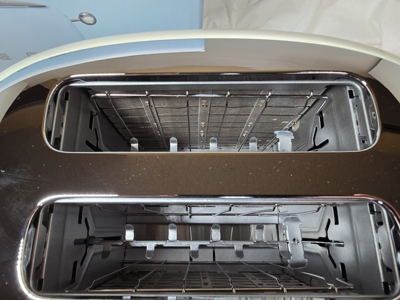 Smeg TSF01CRUS Cream Retro Style 2 Slice Toaster With Removable Crumb Tray New gallery