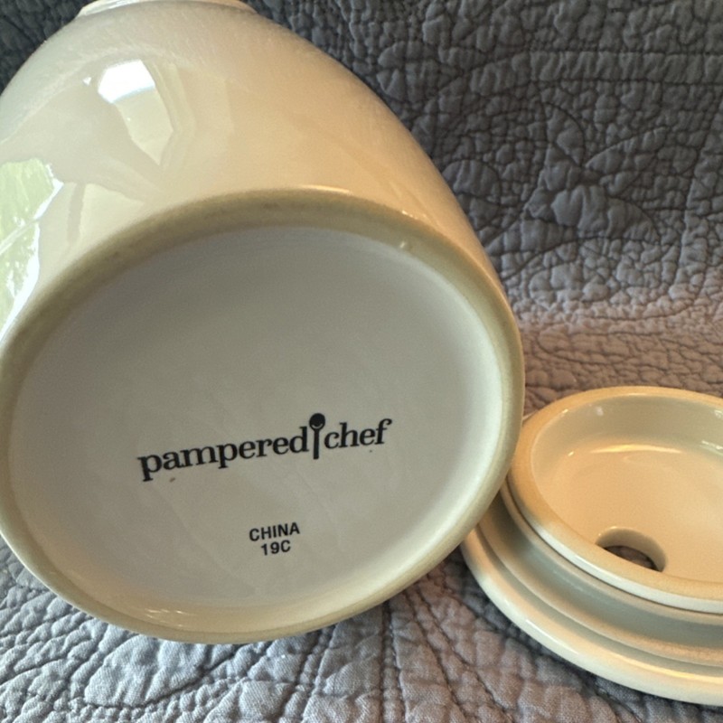 Pampered Chef Ceramic White Cylinder Kitchen Canister 7in with Lid 19C gallery