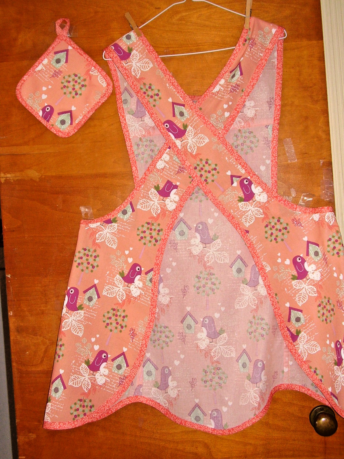 HANDMADE BIB APRON - PLUS SZ - CROSS BACK - BIRDS + HEARTS - RETRO - VINTAGE gallery