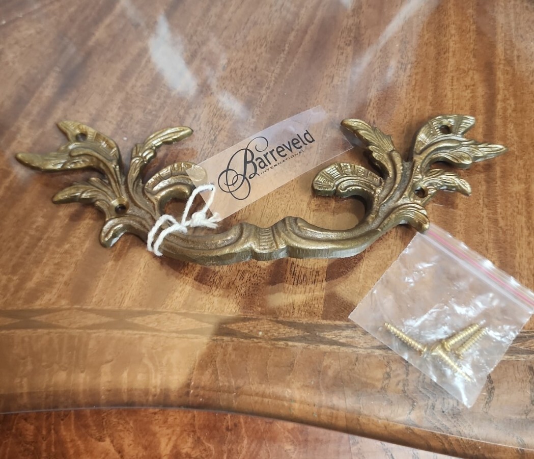 Antique Style Small Leaf Iron Wardrobe Handle gallery