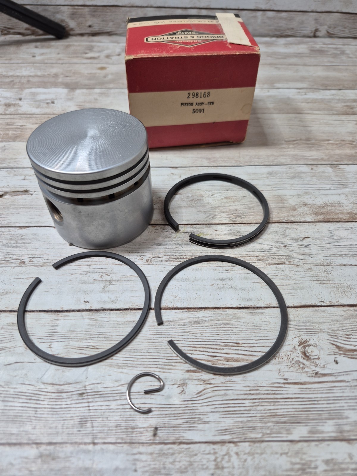 OEM Briggs & Stratton #298168 Standard Piston Assembly New Old Stock NOS Read gallery