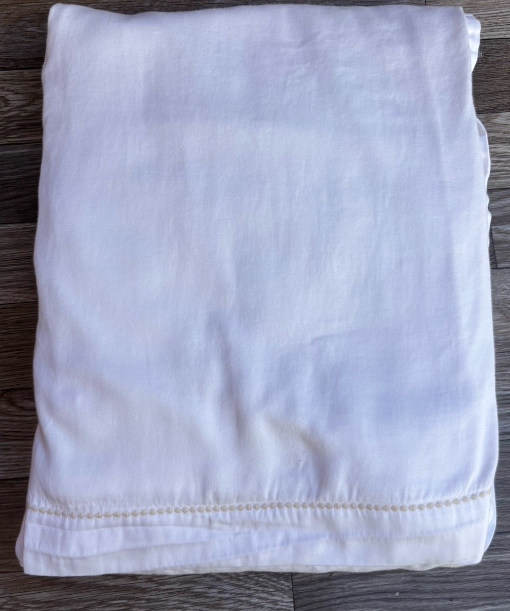 Simply Vera Queen Flat Sheet Simple Dot Cotton Sateen White gallery