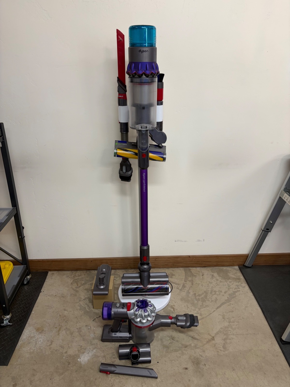 Dyson Gen5 Detect Absolute Cordless Vacuum And accessories . gallery