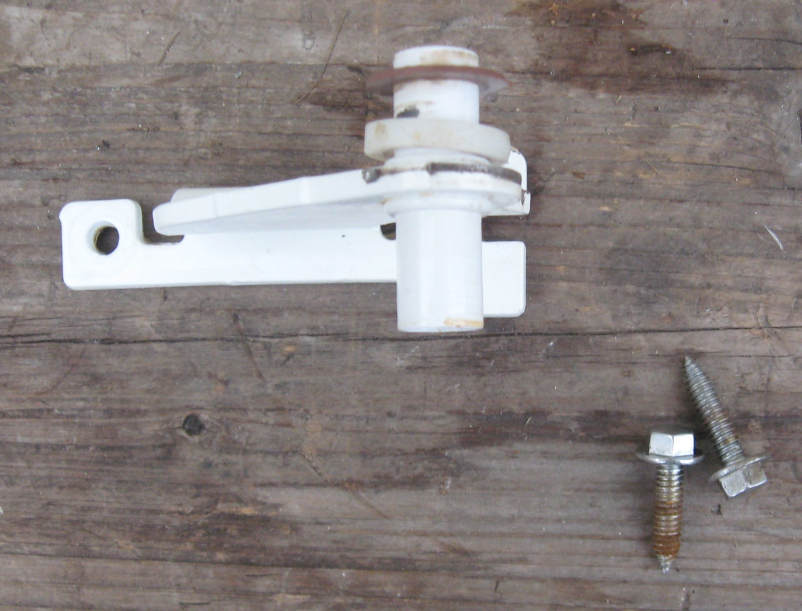 Hotpoint GE Middle Center Hinge WR13X10102 gallery