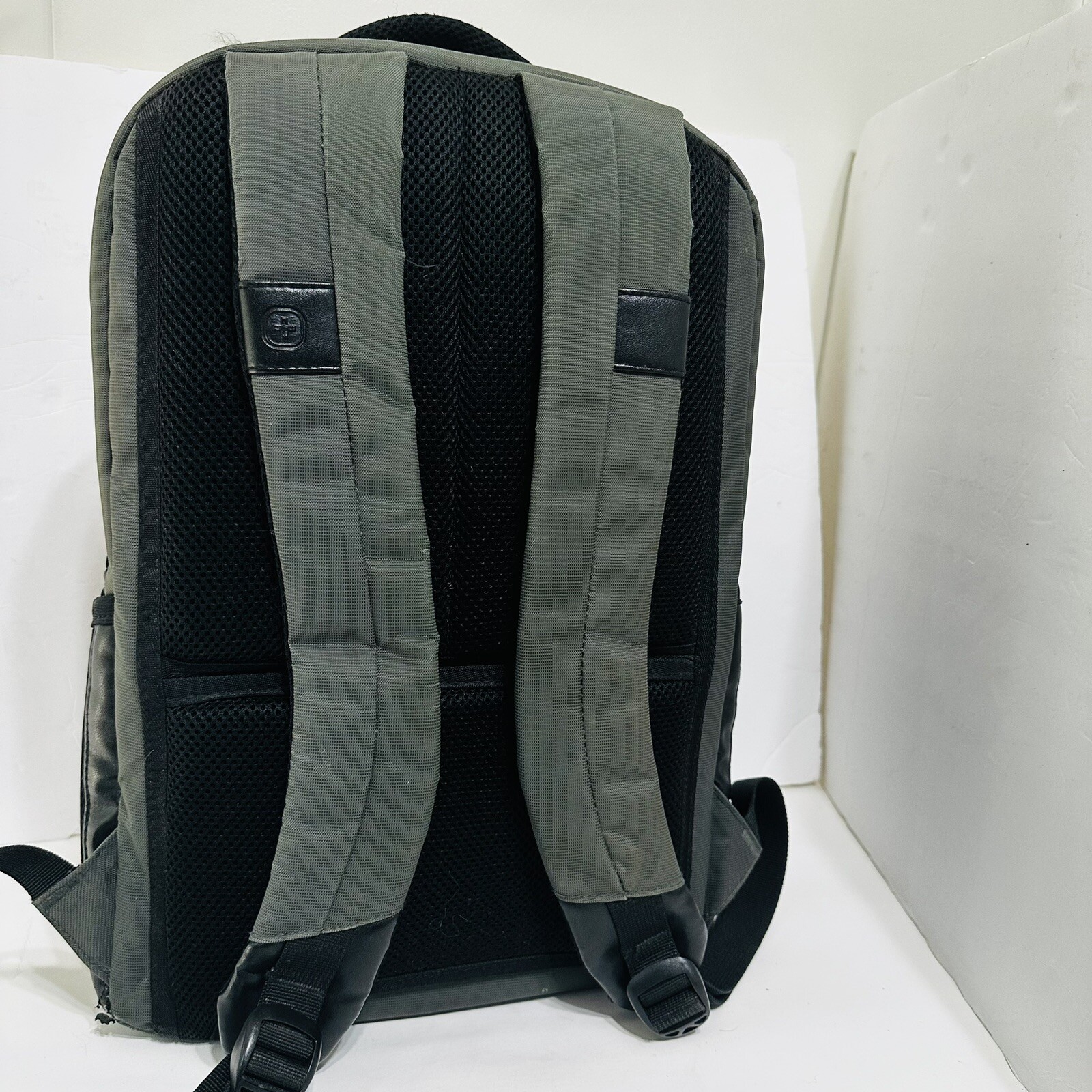 Swissgear Backpack With Padded Laptop Compartment Multi Pockets - Travel/Work 3