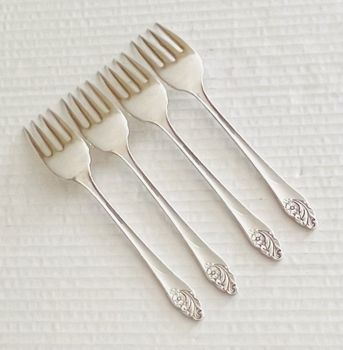 Oneida Community Silverplate Evening Star 4 Salad Forks Floral gallery