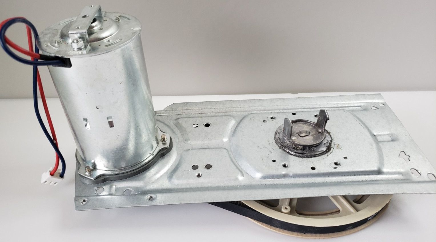 Motor & Drive Assembly SQUARE COLLAR VERSION Oster CKSTBR9050 Bread Machine Part gallery