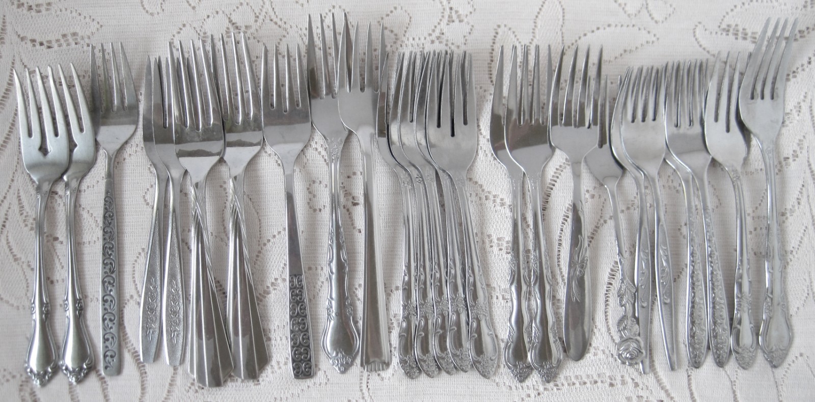 CRAFT CRAFTING 25 Vintage Patterned Small Forks Lot gallery