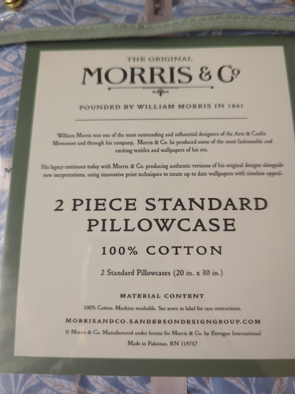 Set/2: WILLIAM MORRIS Leaf Pattern BLUE Off White Pillowcases Standard Cotton gallery
