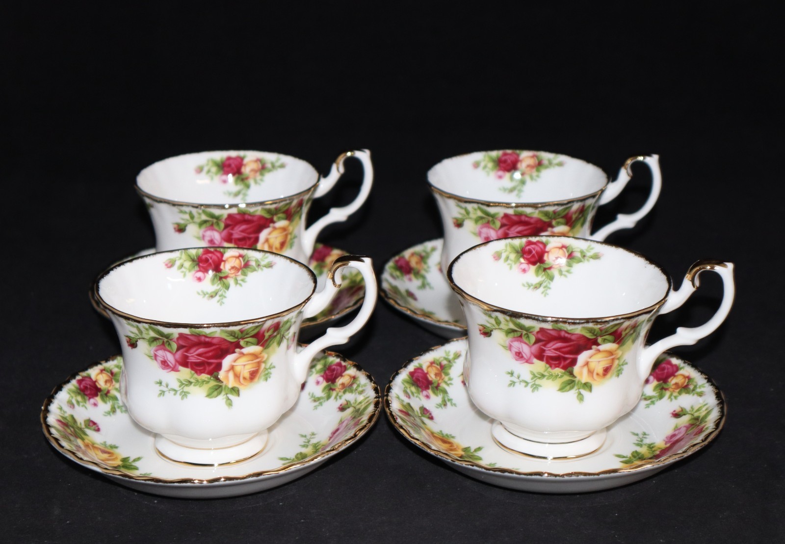 4 ROYAL ALBERT OLD COUNTRY ROSES CUP & SAUCERS SET #1 gallery