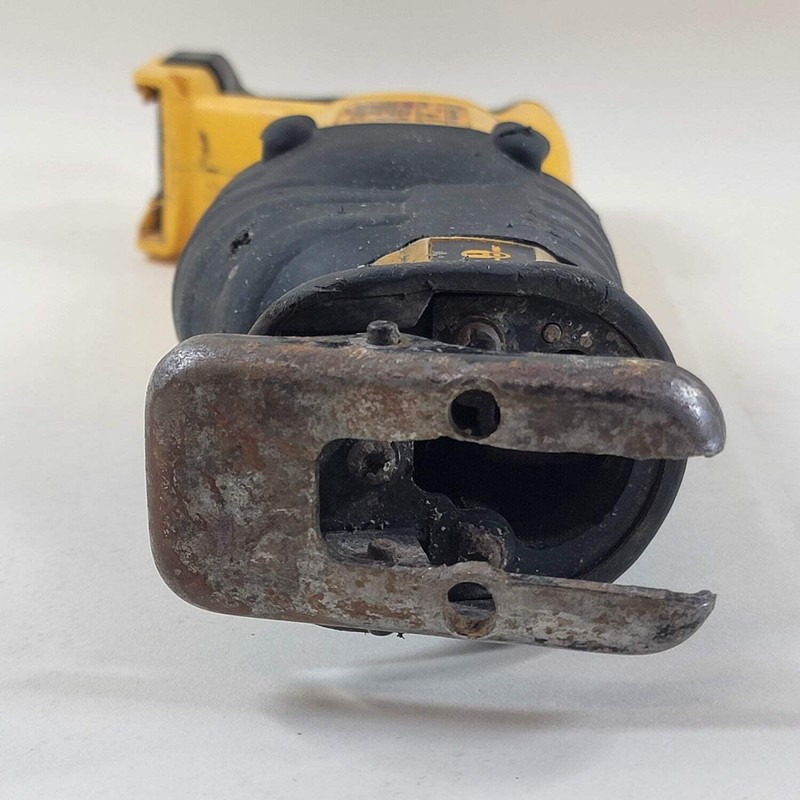 DeWalt DCS381 20V Type 1 Variable Speed Reciprocating Saw gallery
