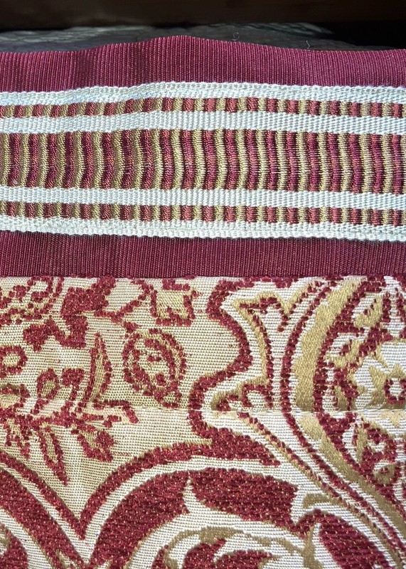 One(1) Croscill Classic Patterned Damask Valance Rust Gold 20”x86” gallery