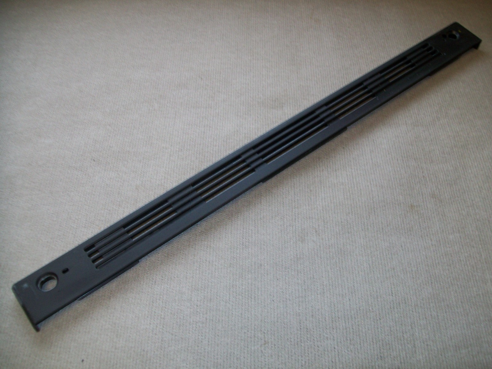 W10016380 WHIRLPOOL RANGE OVEN DOOR HANDLE VENT TRIM 3196819 gallery