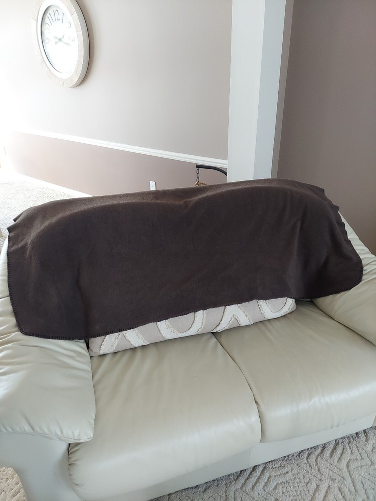 FLEESE BLANKET ONE LAYER BROWN MEASURES 50 × 60 INCHES