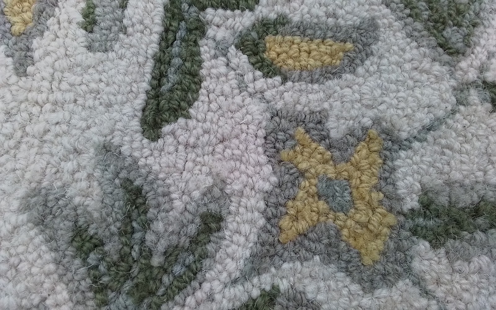 IVORY / GREEN 3'-9" x 5'-9" Back Stain Rug, Reduced Price 3172810291 HK55A-4 gallery