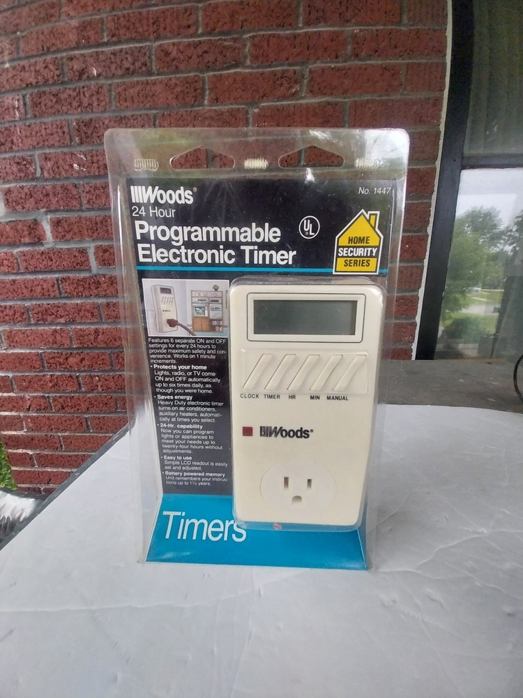 Woods programmable electronic timer (No. 1447) 24 hour, 6 on/off settings 1987