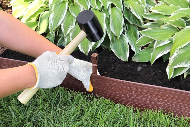 MASTER MARK 5 in x 40 ft Coiled Garden Edging with 10 Stakes Brown gallery