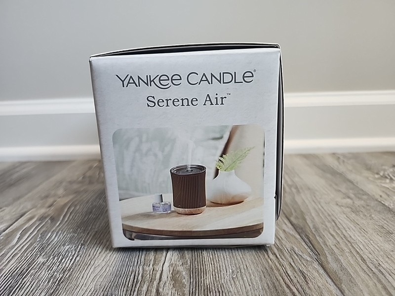 Yankee Candle Serene Air Portable Diffuser - Peaceful Lavender & Sea Salt gallery