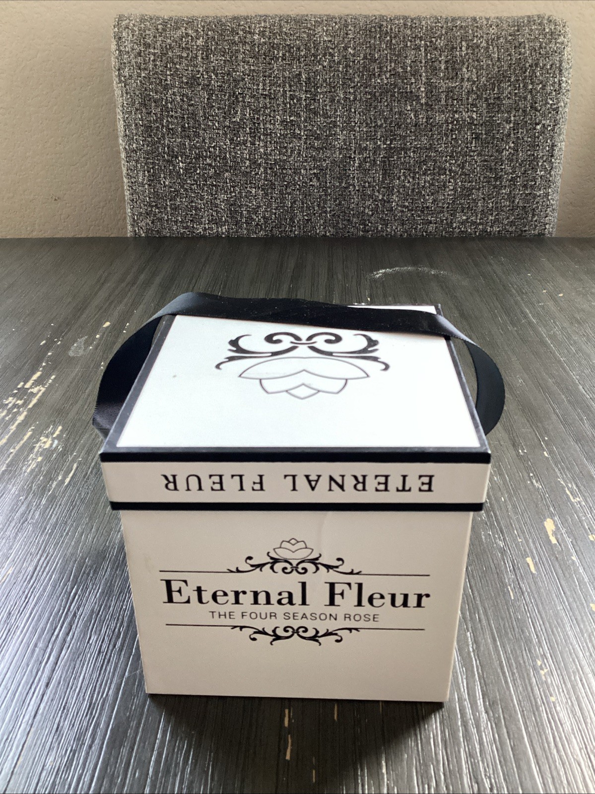 Eternal Fleur Gift Box The Four Seasons Scented Rose gallery