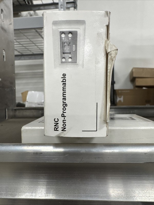 Bryant RNC Non-Programmable HP and Models 24V AC Off Cool Heat and Em-heat New gallery
