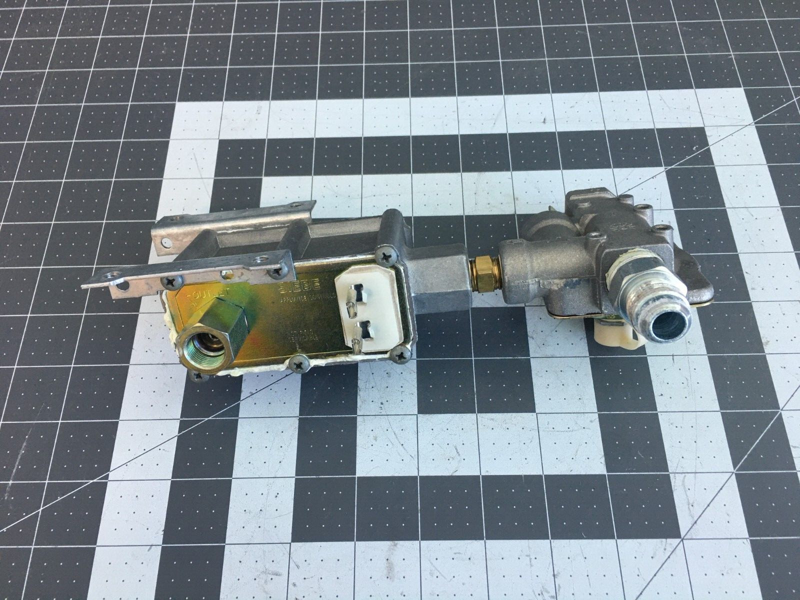 Whirlpool KitchenAid Range Oven Gas Valve P# 9755424 WP9755424 9752698 gallery