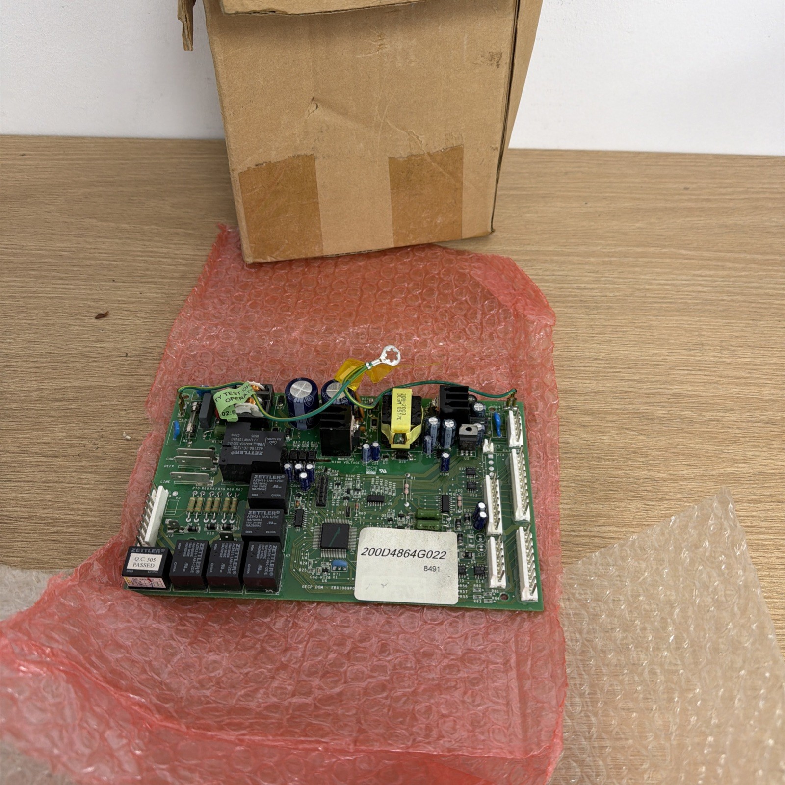 GE Refrigerator Main Control Board - Part Number 200D4850G022 WR49x10152 gallery