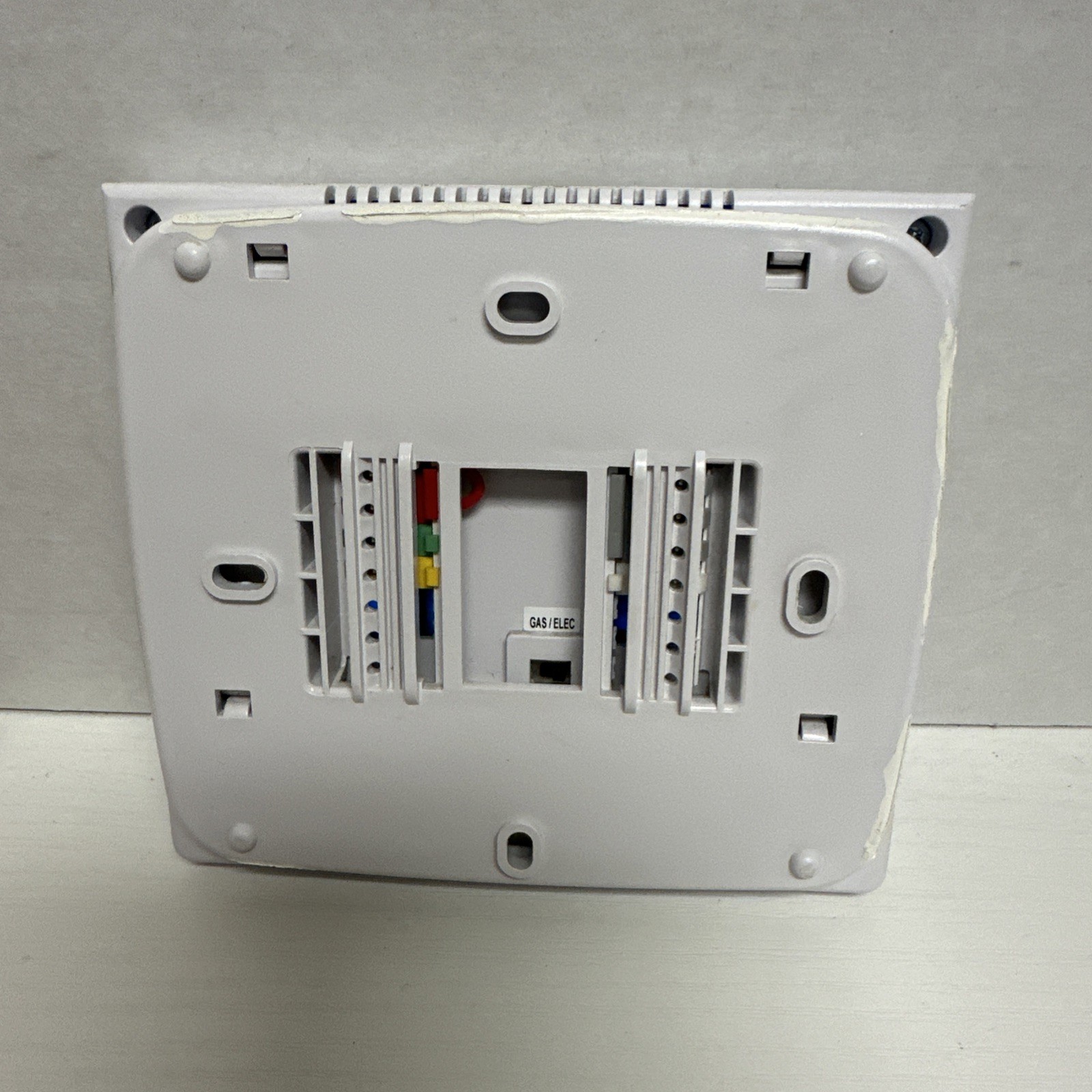 Pro1 IAQ T701 Digital Non-Programmable Thermostat (1H/1C) gallery