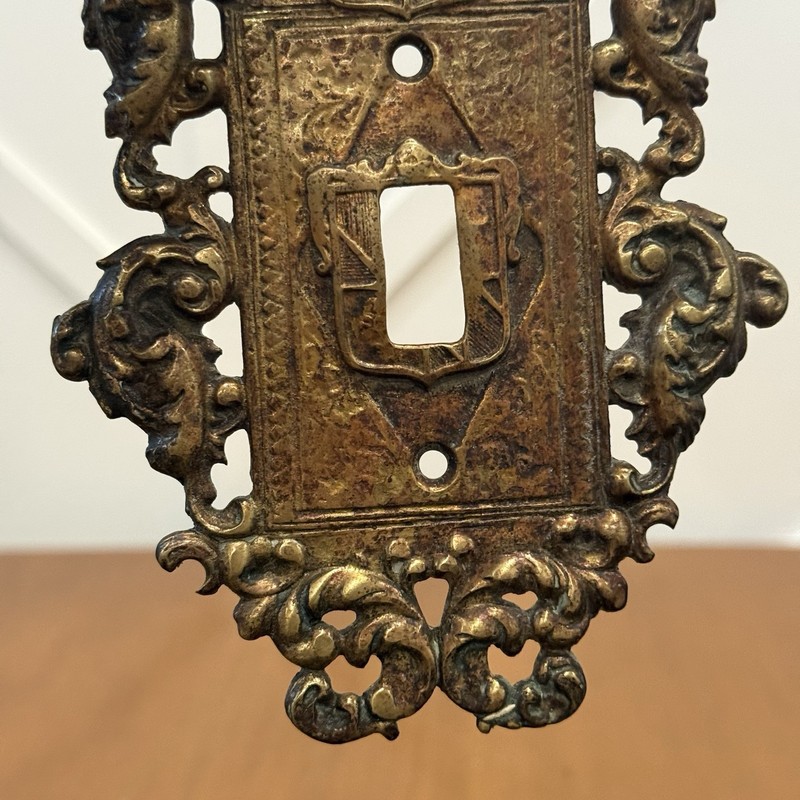 Vintage Virginia Metalcrafters Solid Brass Single Switch Plate Cover VM 24-17 gallery