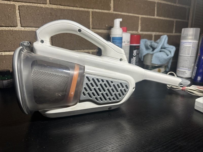 Black + Decker DustBuster AdvancedClean+ With Charger HHVK320J10 USED gallery