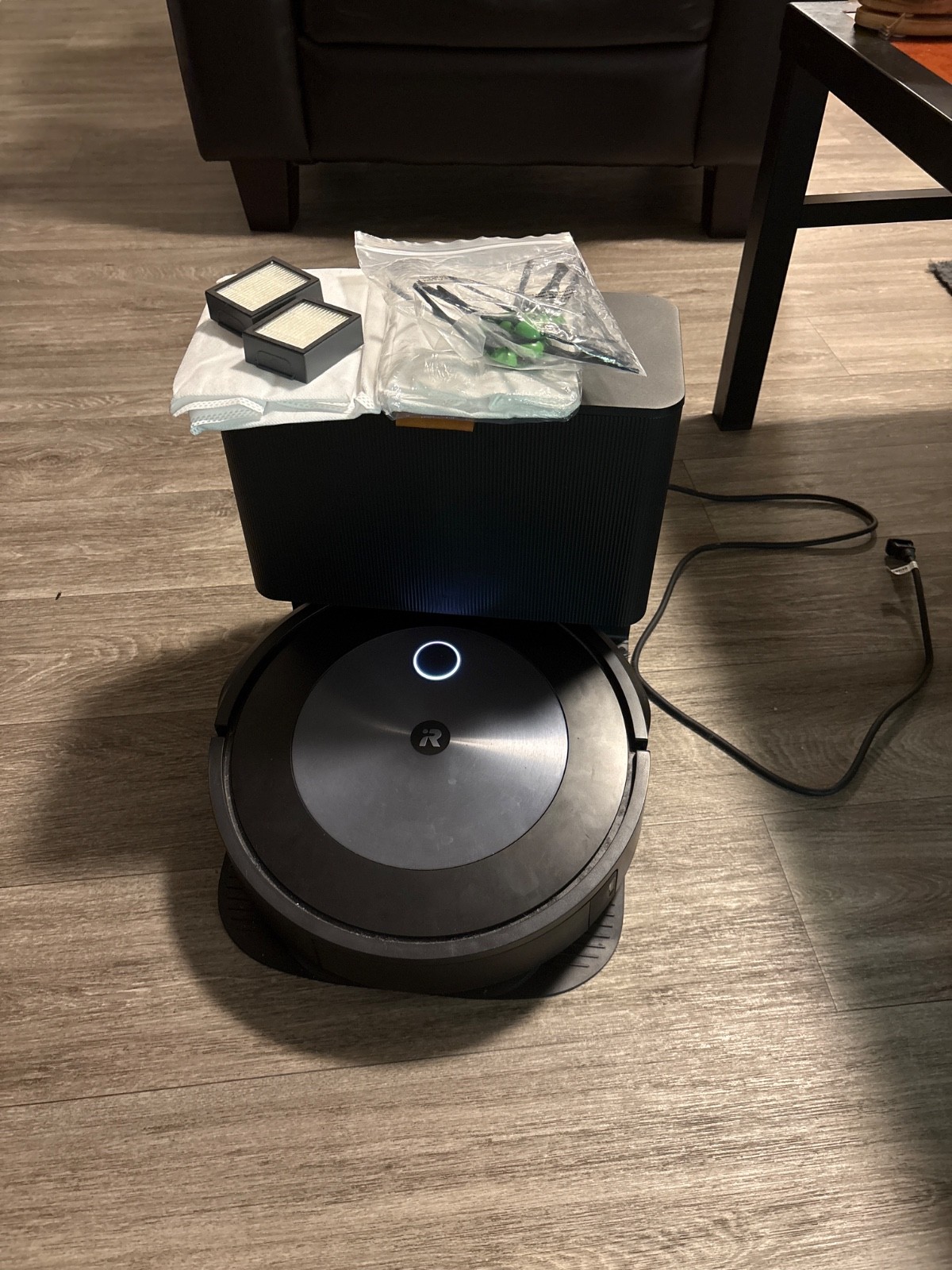 Roomba J7+ (Plus) 7550 Self-Emptying Robot Vacuum And Base with Extras! gallery
