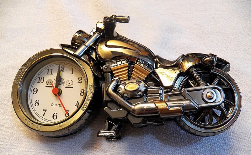 New Motorcycle Alarm Clock Battery Operated 8 1/2 x 4 3/4 x 2 1/8 inches Plastic gallery