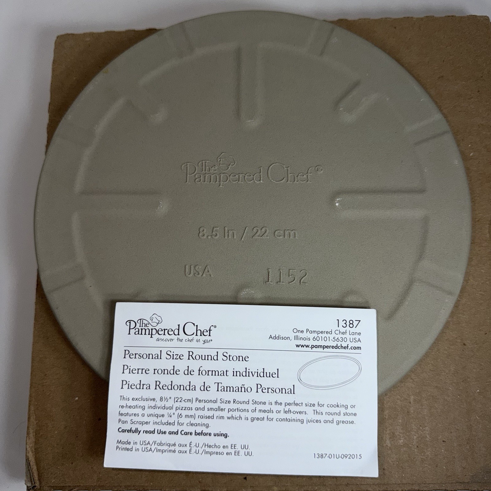 Pampered Chef Personal Size Round Pizza Stone #1387 NIB gallery